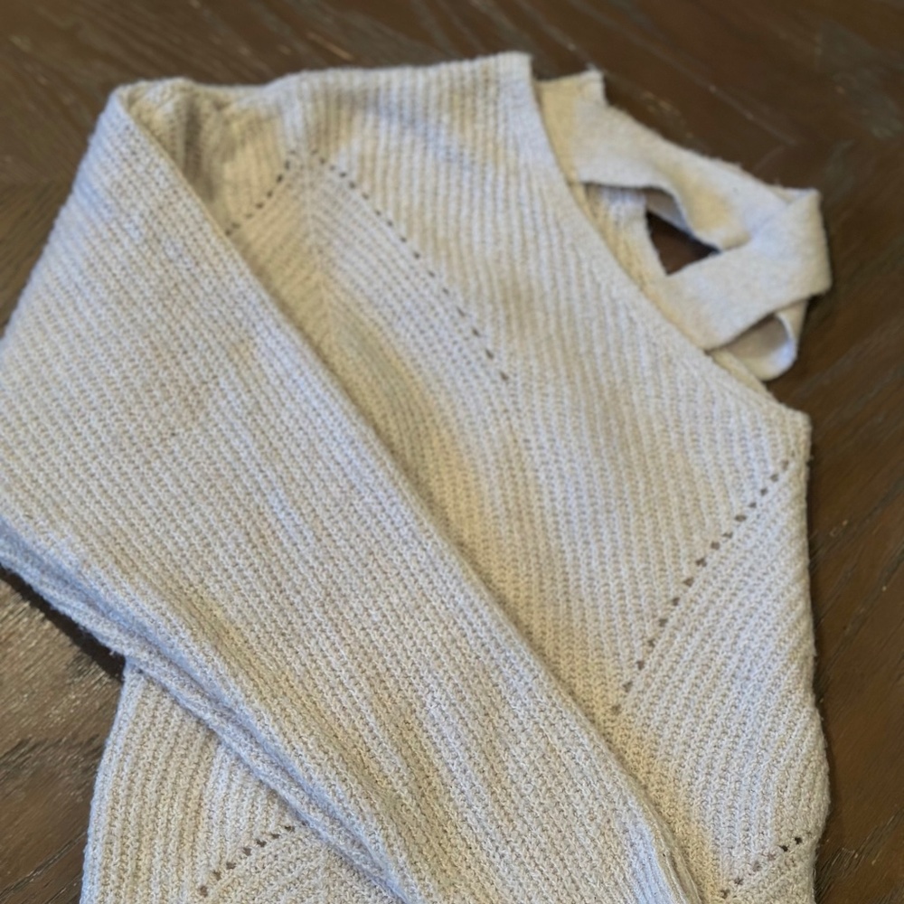 Textured V-neck Cropped sweater